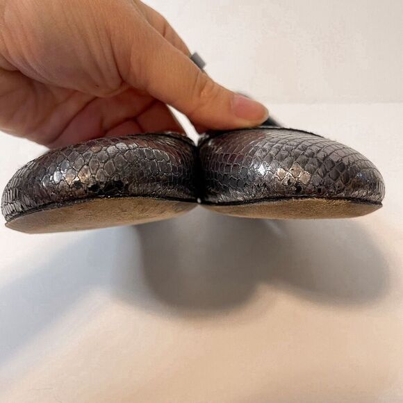 Vera Wang Metallic Pewter Round Toe Ballet Flats 8 - Picture 3 of 8